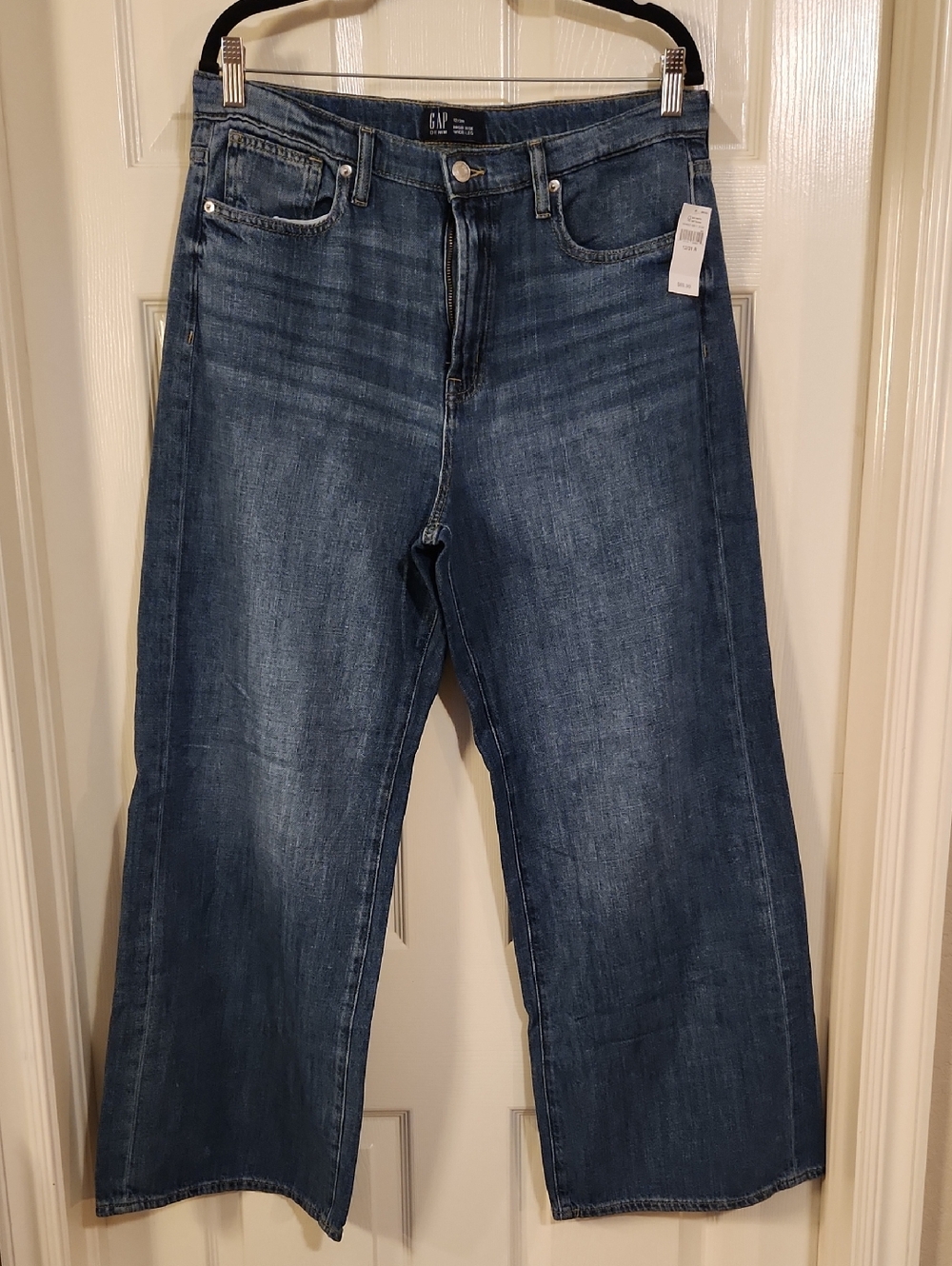 GAP Wide Leg Jeans in Medium-Dark Blue Wash